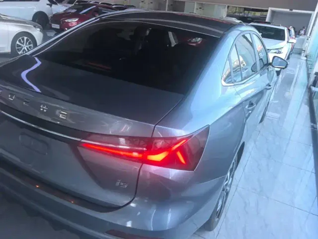 Roewe i5 — Фото автомобиля 6