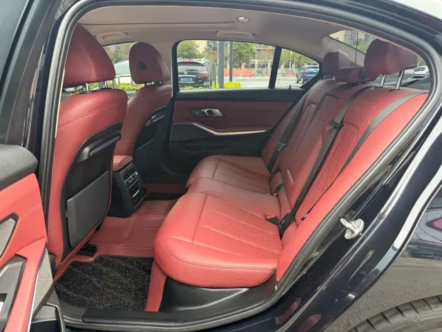 BMW 3 Series — Фото автомобиля 10