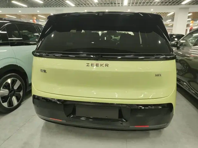 Zeekr Mix — Фото автомобиля 5