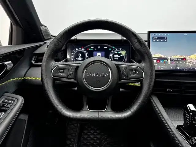 Lynk & Co 03 — Фото автомобиля 11
