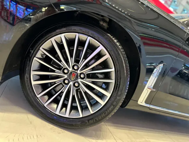 Hongqi H9 — Фото автомобиля 4