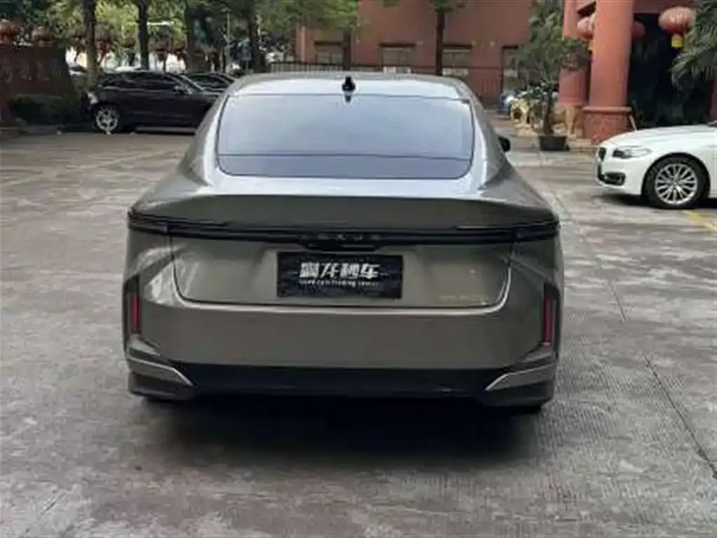 Lexus Lexus ES 2025 Model 300h Base Version — Фото автомобиля 5