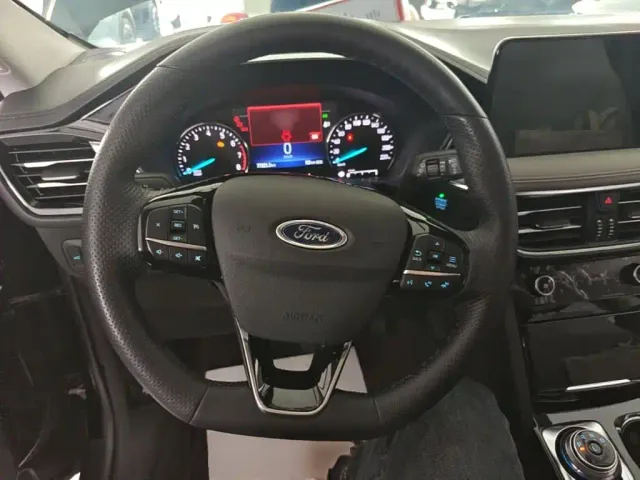 Ford Escape — Фото автомобиля 10