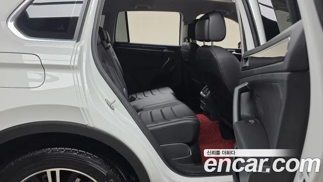 Volkswagen Tiguan Tiguan 2 поколение 2.0 TDI Premium — Фото автомобиля 11