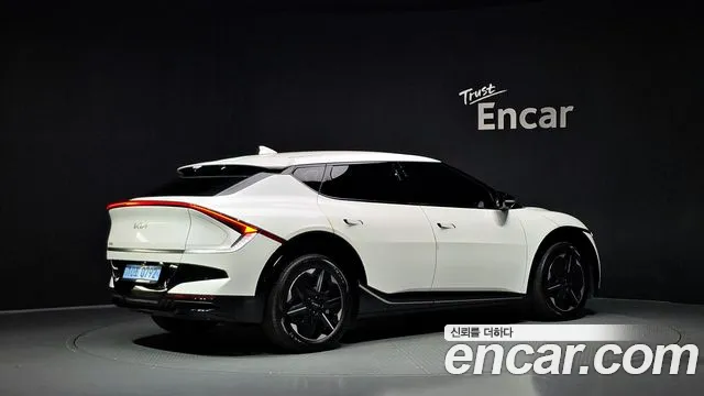Kia EV6 — Фото автомобиля 2