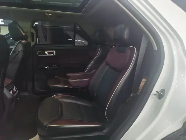 Ford Explorer — Фото автомобиля 2