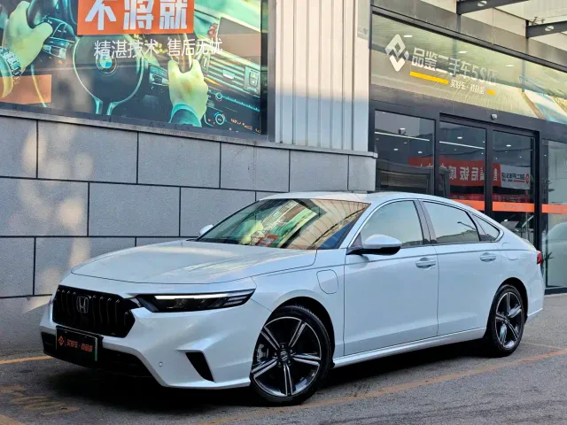 Фотография автомобиля — Honda Inspire Hybrid