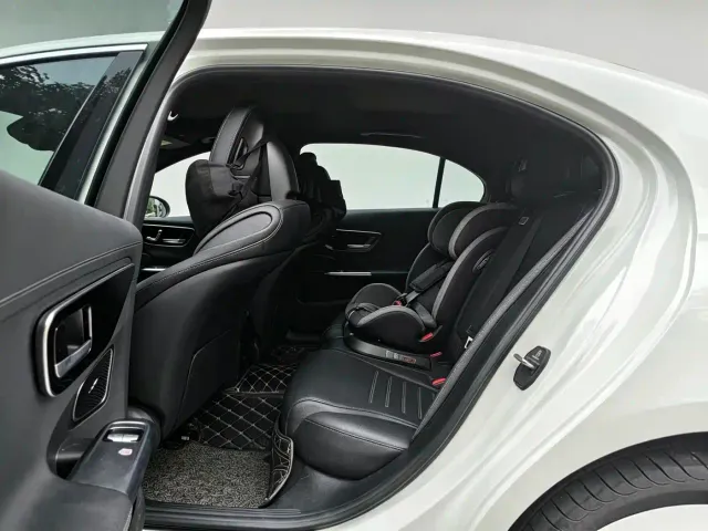 Mercedes-Benz C-Class — Фото автомобиля 16