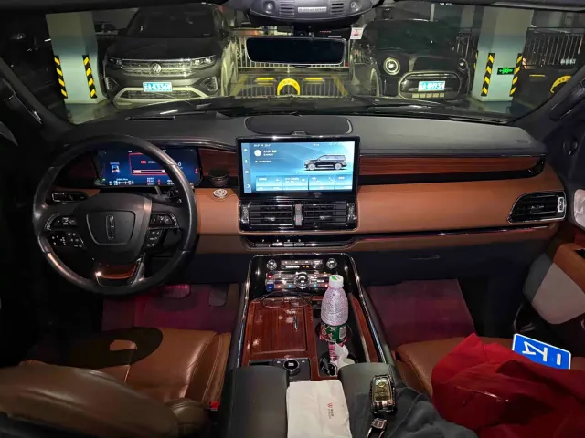 Lincoln Navigator — Фото автомобиля 13