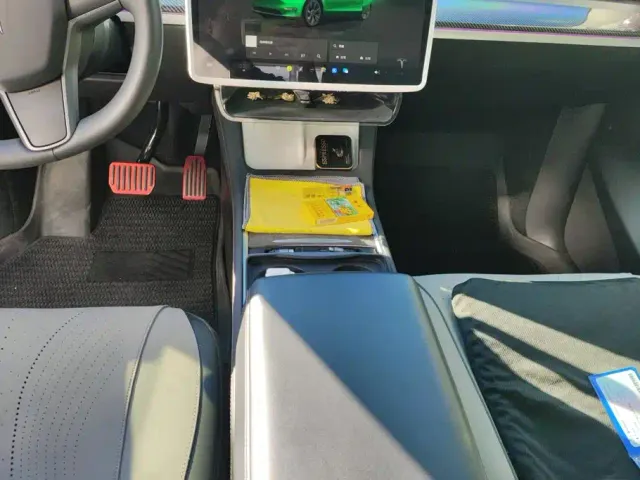 Tesla Model Y — Фото автомобиля 16