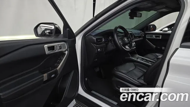 Ford Explorer — Фото автомобиля 15