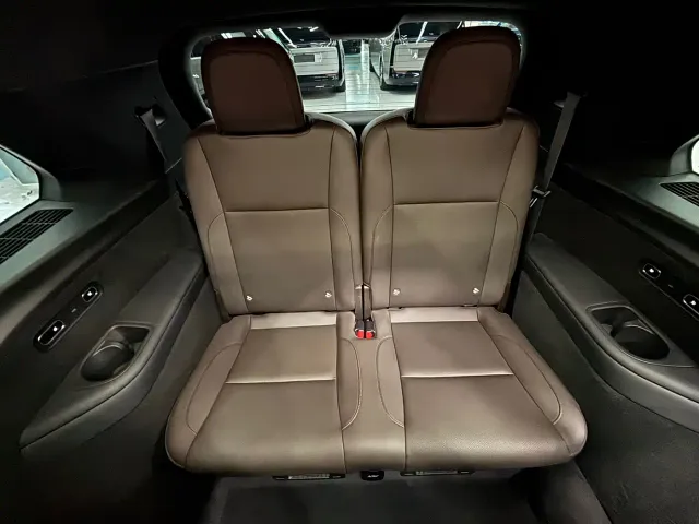 Li Auto L8 — Фото автомобиля 16