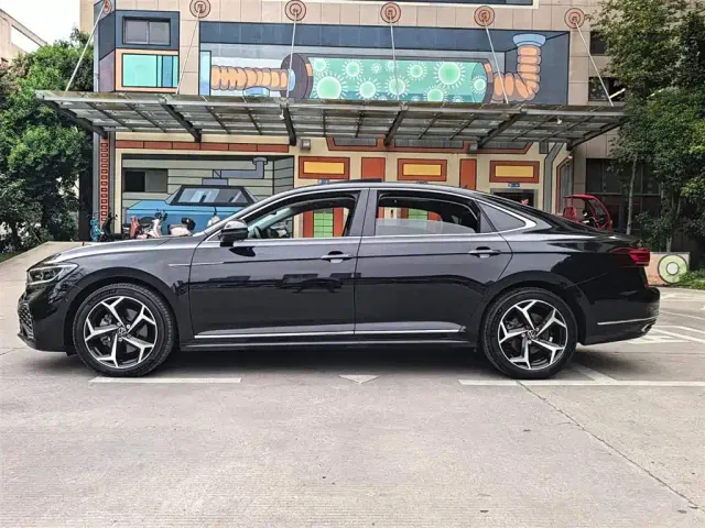 Volkswagen Passat — Фото автомобиля 16