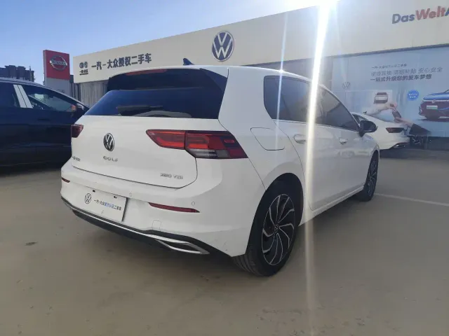 Volkswagen Golf — Фото автомобиля 2