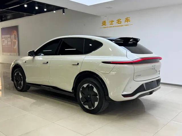 IM Motors LS7 — Фото автомобиля 12