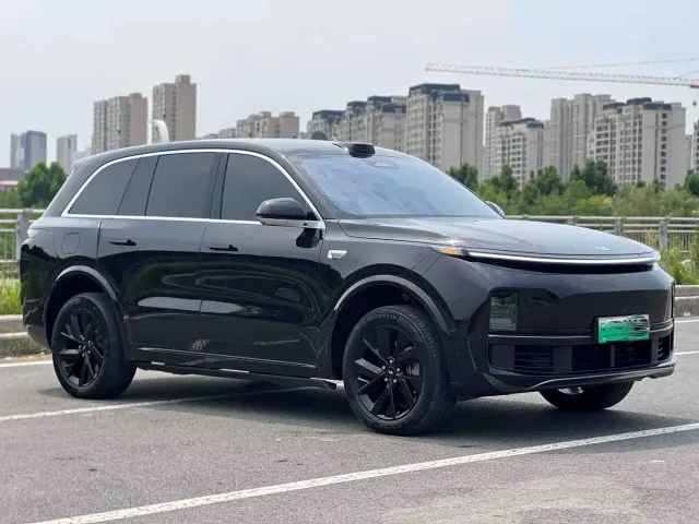 Li Auto L8 — Фото автомобиля 3