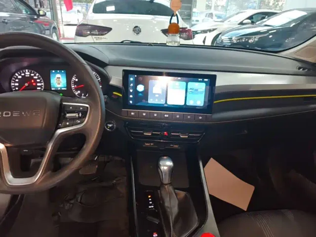 Roewe i5 — Фото автомобиля 12