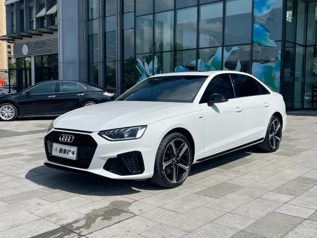 Фотография автомобиля — Audi A4L
