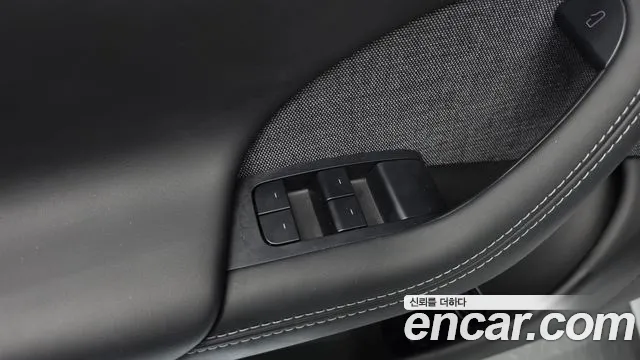 Tesla Model S — Фото автомобиля 28