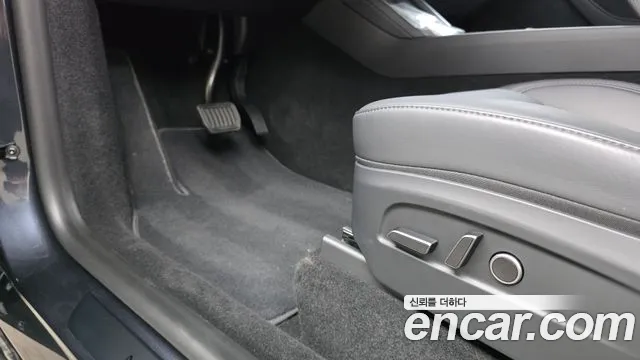 Tesla Model Y — Фото автомобиля 28