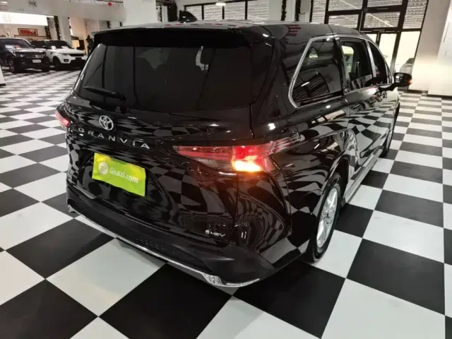 Toyota Granvia — Фото автомобиля 6