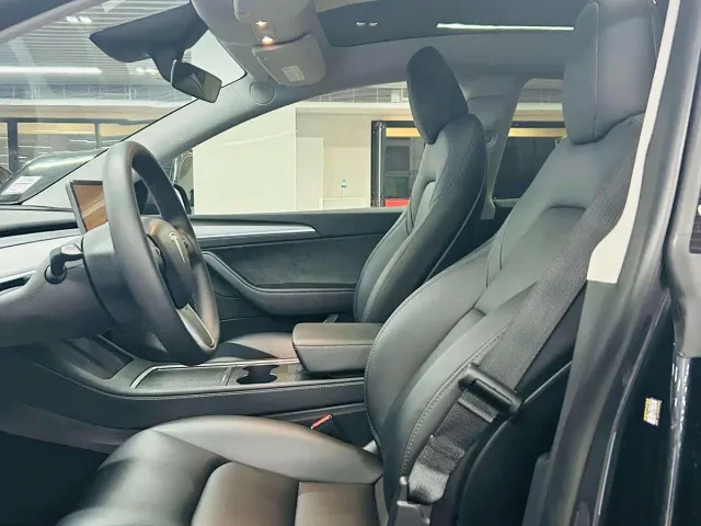 Tesla Model Y — Фото автомобиля 5
