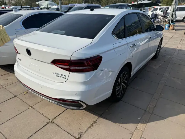 Volkswagen Lavida — Фото автомобиля 9