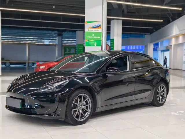 Фотография автомобиля — Tesla Model 3