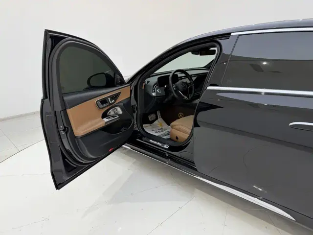 Mercedes-Benz E-Class — Фото автомобиля 22