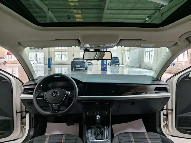 Volkswagen Lavida — Фото автомобиля 15