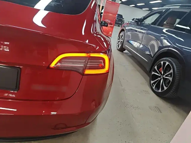 Tesla Model 3 — Фото автомобиля 7