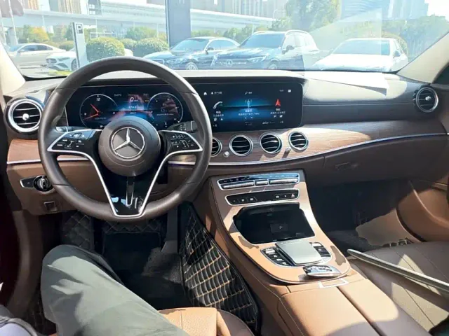Mercedes-Benz E-Class — Фото автомобиля 9