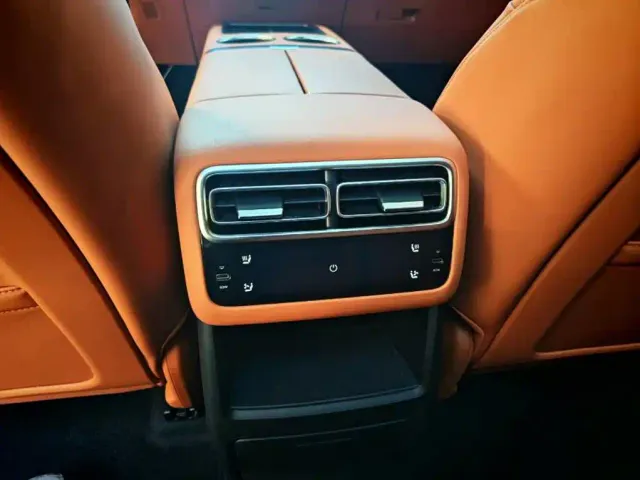 Li Auto L6 — Фото автомобиля 8