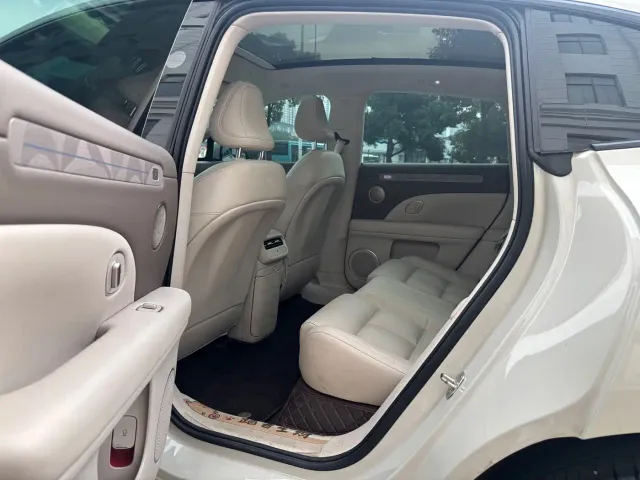 IM Motors LS6 — Фото автомобиля 13