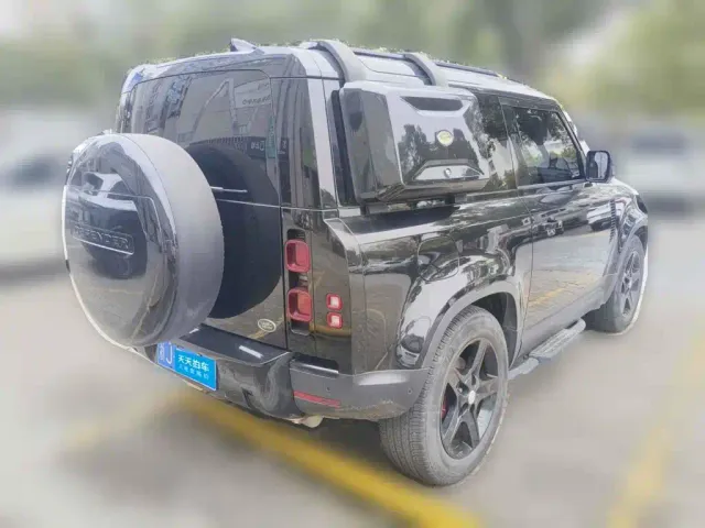 Land Rover Defender — Фото автомобиля 5