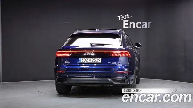 Audi Q8 55 TFSI quattro Premium — Фото автомобиля 4