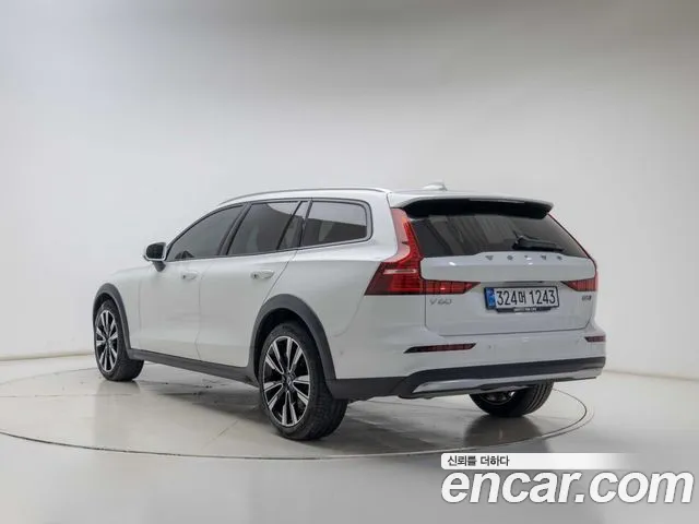 Вольво V60 — Фото автомобиля 4