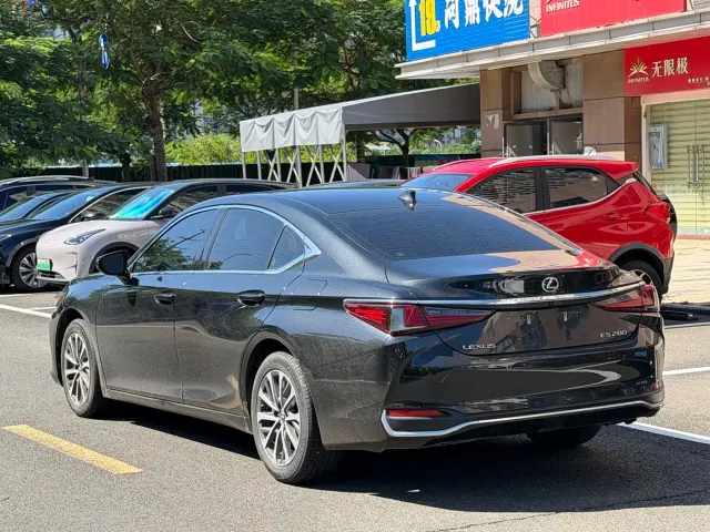 Lexus ES — Фото автомобиля 6
