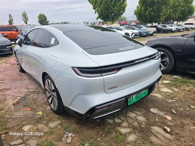 Geely Galaxy E8 — Фото автомобиля 3