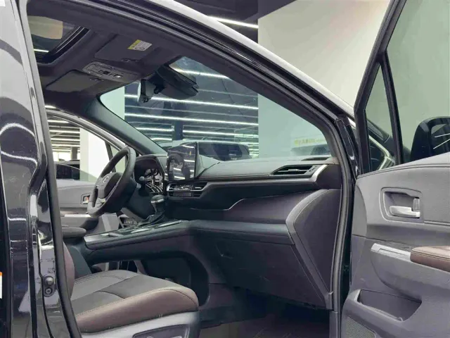 Toyota Granvia — Фото автомобиля 10