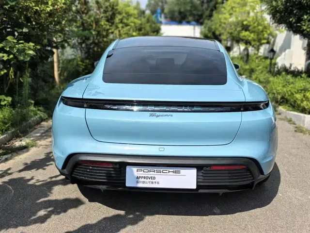 Porsche Taycan — Фото автомобиля 6