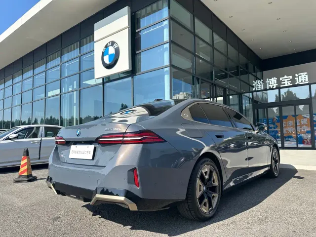 BMW i5 — Фото автомобиля 14
