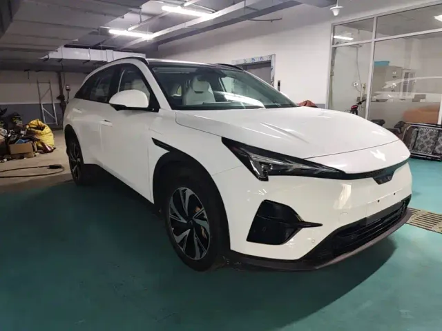 Arcfox Alpha T5 — Фото автомобиля 3