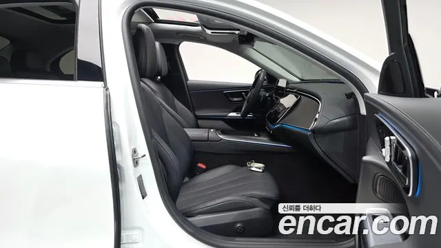 Mercedes-Benz E-Class — Фото автомобиля 23