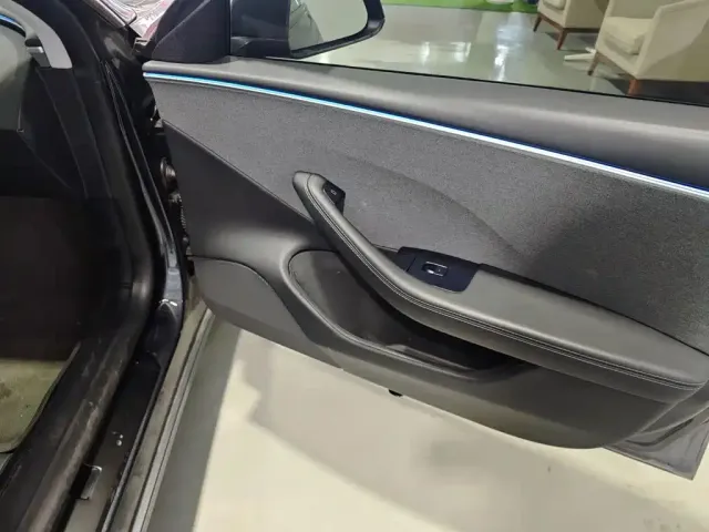 Tesla Model 3 2023 Rear-Wheel Drive — Фото автомобиля 6