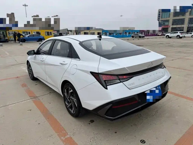 Hyundai Elantra — Фото автомобиля 6
