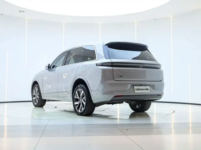 Li Auto L8 — Фото автомобиля 5