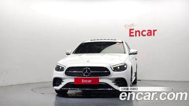 Mercedes-Benz E-Class — Фото автомобиля 3
