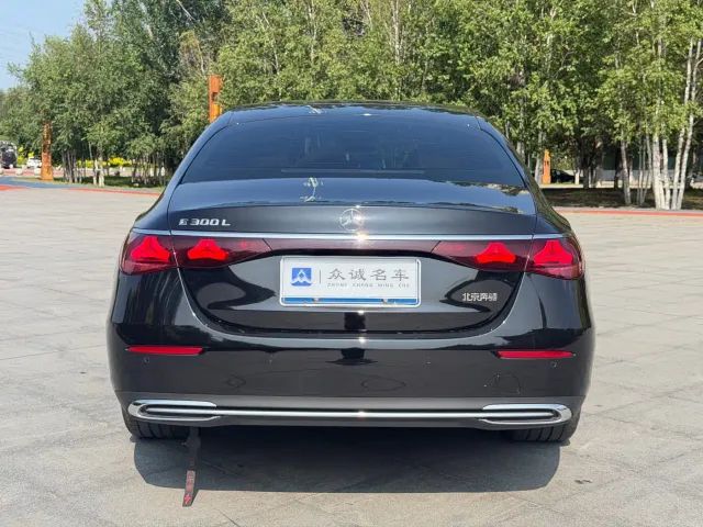Mercedes-Benz E-Class — Фото автомобиля 8