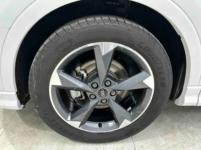 Audi Q3 — Фото автомобиля 24